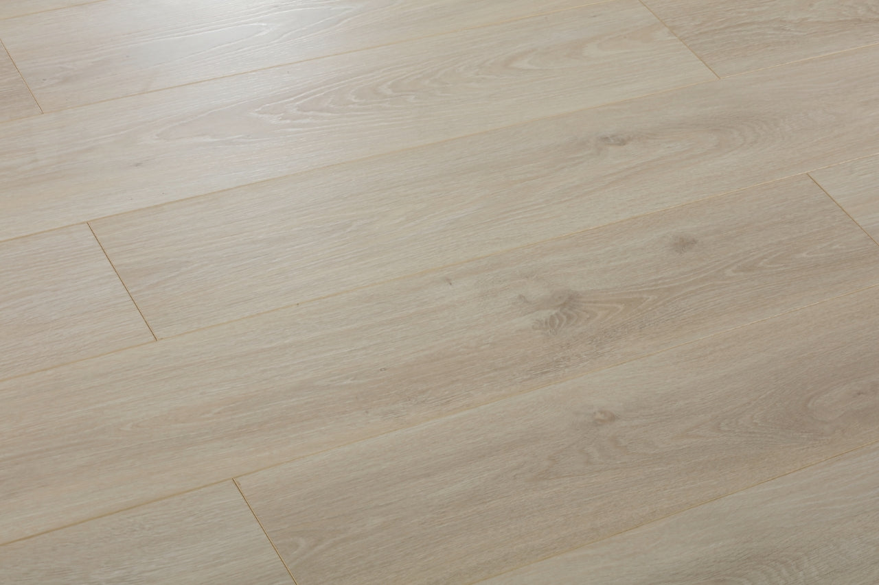 12mm 1.897sqm Light Natural Oak Standard Laminate Flooring 156